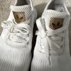 White adidas women’s sneakers